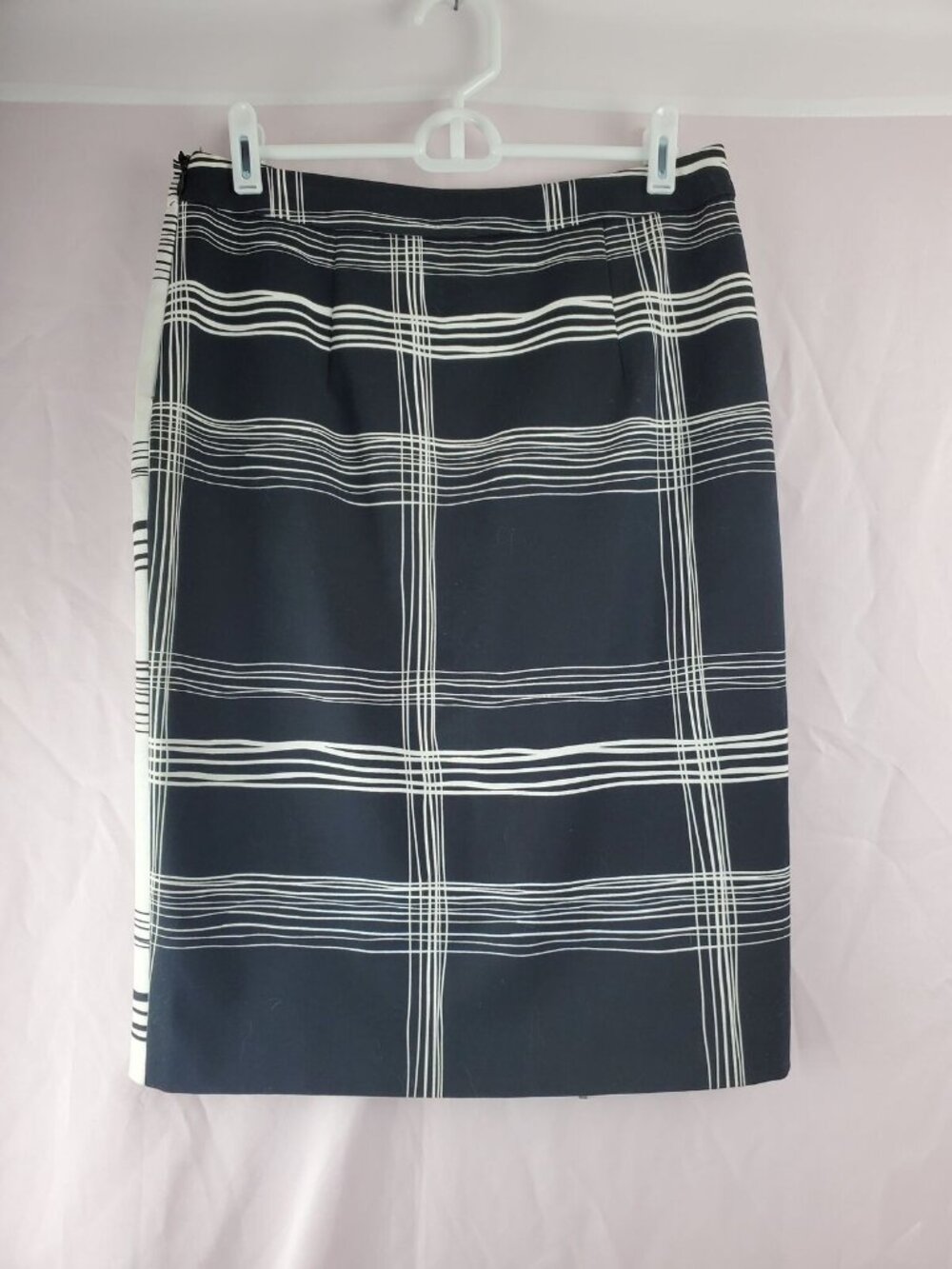 (A1121) Worthington Black White Color Block Skirt